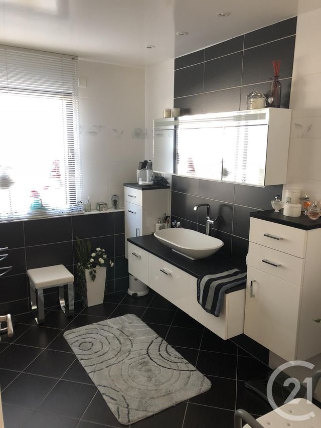 Afficher la photo en grand Appartement F6 à vendre - 6 pièces - 118.71 m2 - MONTBELIARD - 25 - FRANCHE-COMTE - Century 21 Agence De La Gare