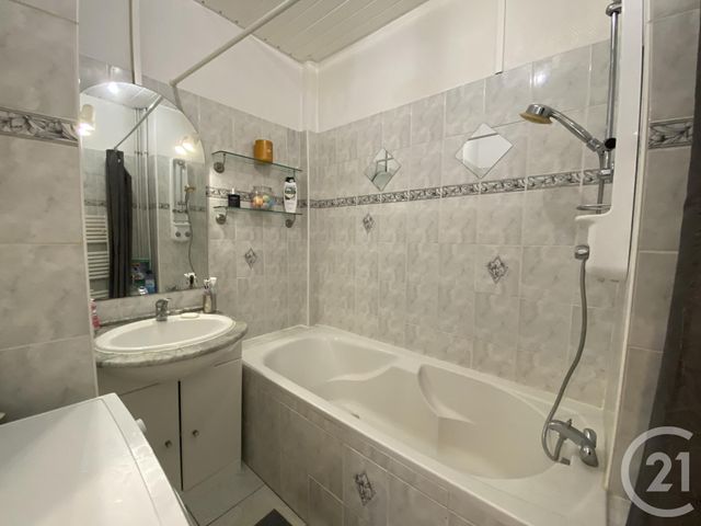 Afficher la photo en grand Appartement F4 à vendre - 4 pièces - 60.11 m2 - SOCHAUX - 25 - FRANCHE-COMTE - Century 21 Agence De La Gare