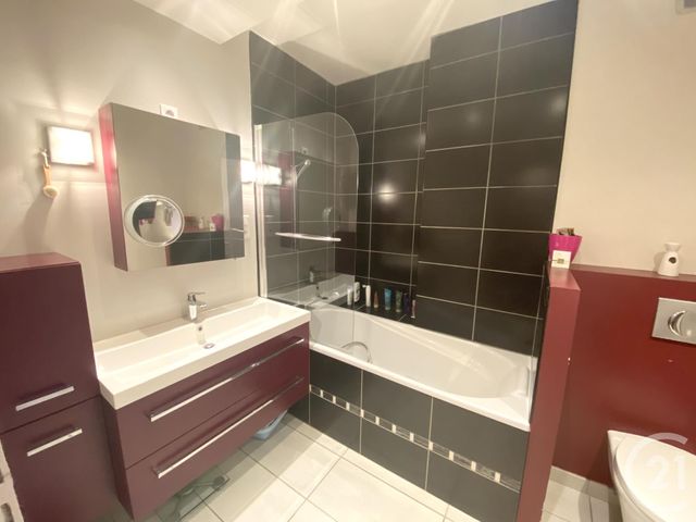 Afficher la photo en grand Appartement F4 à vendre - 4 pièces - 84.13 m2 - MONTBELIARD - 25 - FRANCHE-COMTE - Century 21 Agence De La Gare