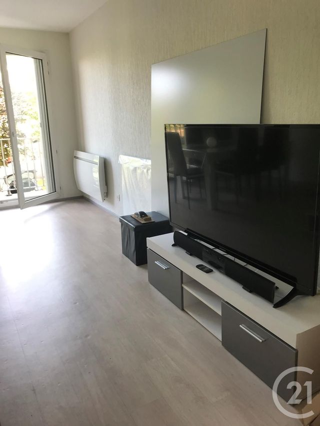 Afficher la photo en grand Appartement F3 à louer - 3 pièces - 73.0 m2 - VIEUX CHARMONT - 25 - FRANCHE-COMTE - Century 21 Agence De La Gare
