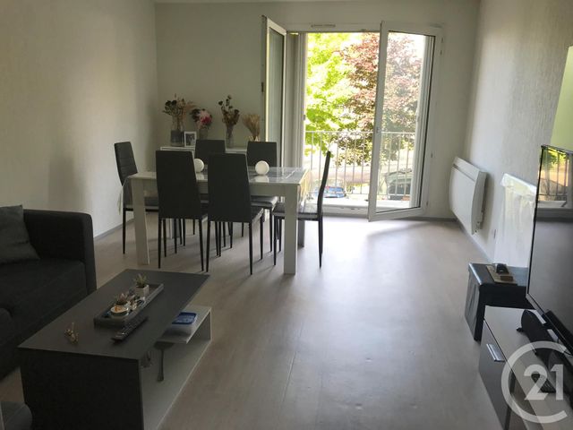 Afficher la photo en grand Appartement F3 à louer - 3 pièces - 73.0 m2 - VIEUX CHARMONT - 25 - FRANCHE-COMTE - Century 21 Agence De La Gare