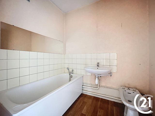 Afficher la photo en grand Appartement F3 à vendre - 3 pièces - 70.45 m2 - MONTBELIARD - 25 - FRANCHE-COMTE - Century 21 Agence De La Gare