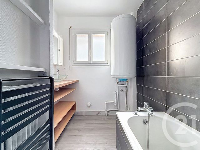 Appartement F3 à louer - 3 pièces - 60.92 m2 - MONTBELIARD - 25 - FRANCHE-COMTE - Century 21 Agence De La Gare