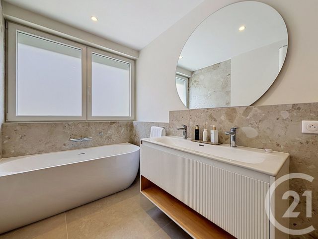 Appartement F5 à vendre - 5 pièces - 135.01 m2 - MONTBELIARD - 25 - FRANCHE-COMTE - Century 21 Agence De La Gare