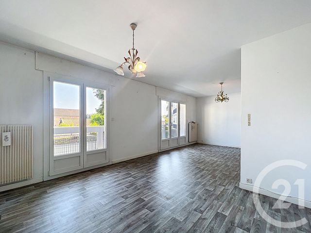 Afficher la photo en grand Appartement F4 à vendre - 4 pièces - 79.52 m2 - MONTBELIARD - 25 - FRANCHE-COMTE - Century 21 Agence De La Gare
