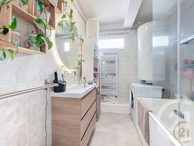 Appartement F5 à vendre - 5 pièces - 93.25 m2 - MONTBELIARD - 25 - FRANCHE-COMTE - Century 21 Agence De La Gare