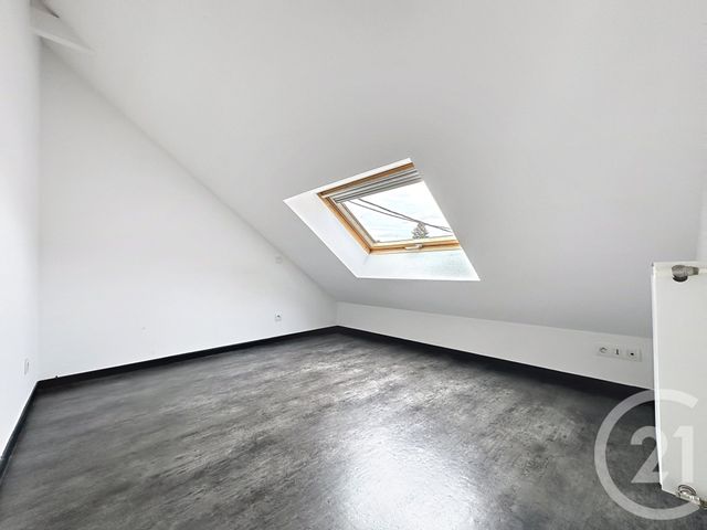 Appartement F3 à louer - 3 pièces - 70.0 m2 - CHATENOIS LES FORGES - 90 - FRANCHE-COMTE - Century 21 Agence De La Gare