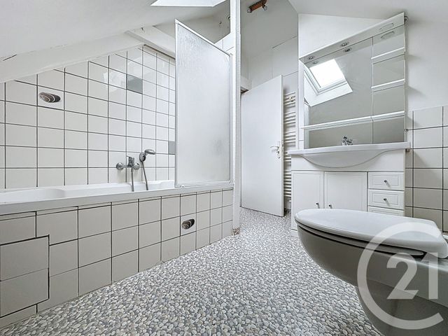 Appartement F3 à louer - 3 pièces - 70.0 m2 - CHATENOIS LES FORGES - 90 - FRANCHE-COMTE - Century 21 Agence De La Gare