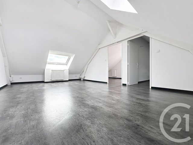 Appartement F3 à louer - 3 pièces - 70.0 m2 - CHATENOIS LES FORGES - 90 - FRANCHE-COMTE - Century 21 Agence De La Gare
