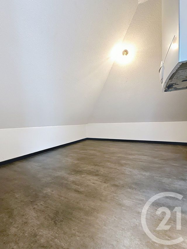 Appartement F3 à louer - 3 pièces - 70.0 m2 - CHATENOIS LES FORGES - 90 - FRANCHE-COMTE - Century 21 Agence De La Gare