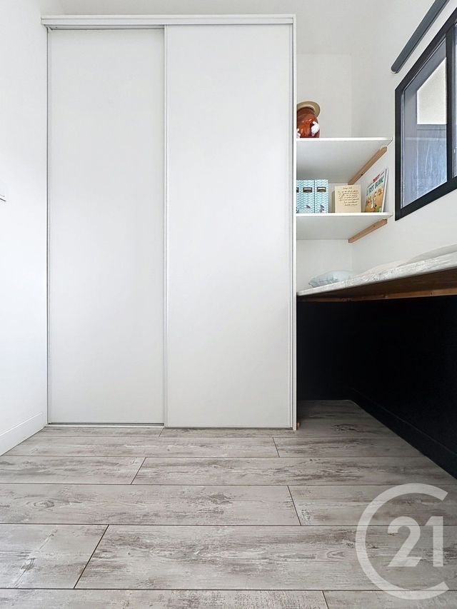 Afficher la photo en grand Appartement F4 à louer - 4 pièces - 100.0 m2 - MONTBELIARD - 25 - FRANCHE-COMTE - Century 21 Agence De La Gare