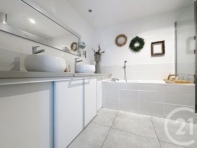 Afficher la photo en grand Appartement F4 à louer - 4 pièces - 100.0 m2 - MONTBELIARD - 25 - FRANCHE-COMTE - Century 21 Agence De La Gare