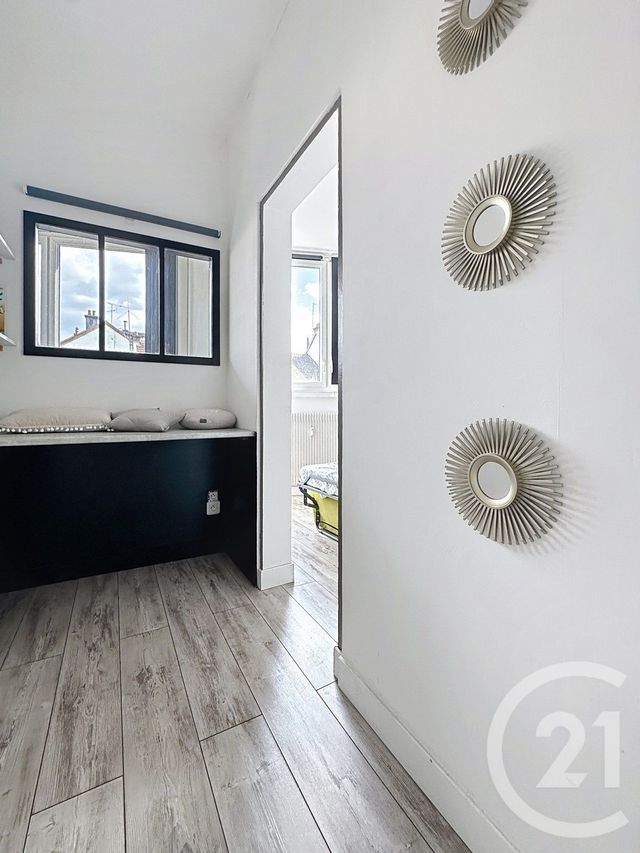 Afficher la photo en grand Appartement F4 à louer - 4 pièces - 100.0 m2 - MONTBELIARD - 25 - FRANCHE-COMTE - Century 21 Agence De La Gare