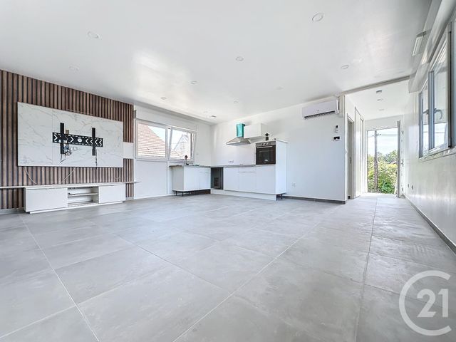 Appartement F3 à louer - 3 pièces - 68.0 m2 - TREVENANS - 90 - FRANCHE-COMTE - Century 21 Agence De La Gare