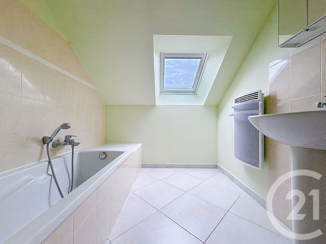 maison à louer - 6 pièces - 120.0 m2 - TREMOINS - 70 - FRANCHE-COMTE - Century 21 Agence De La Gare