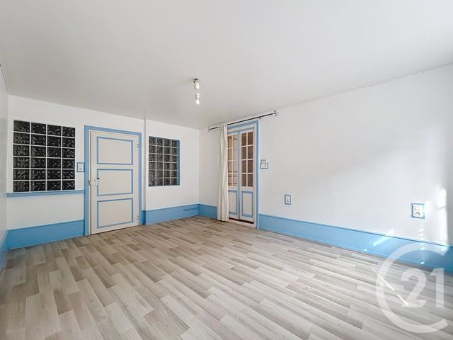 Afficher la photo en grand Appartement F4 à louer - 4 pièces - 91.3 m2 - MONTBELIARD - 25 - FRANCHE-COMTE - Century 21 Agence De La Gare