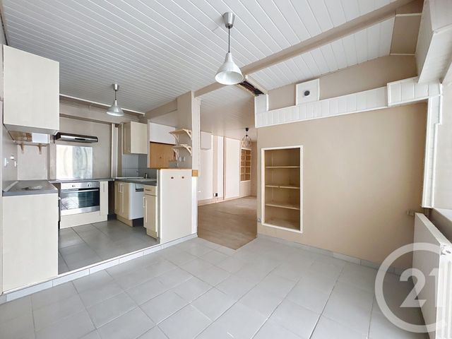 Afficher la photo en grand Appartement F4 à louer - 4 pièces - 91.3 m2 - MONTBELIARD - 25 - FRANCHE-COMTE - Century 21 Agence De La Gare