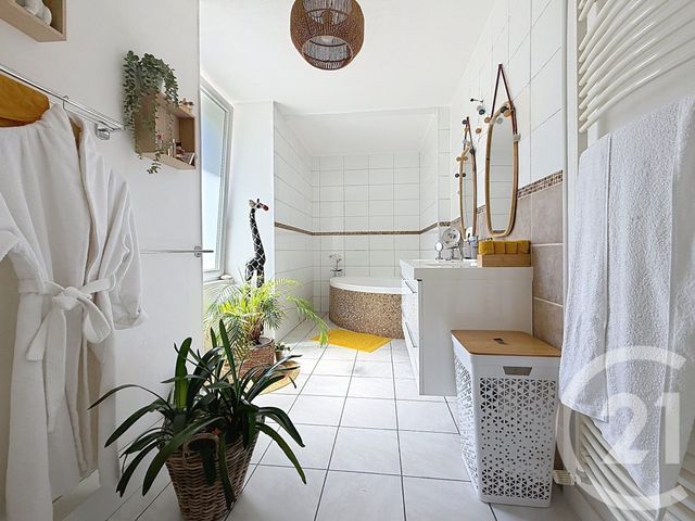 Appartement F5 à vendre - 4 pièces - 126.0 m2 - VALENTIGNEY - 25 - FRANCHE-COMTE - Century 21 Agence De La Gare
