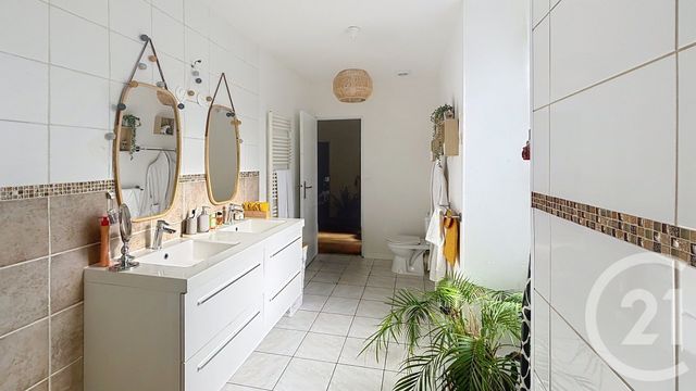 Appartement F5 à vendre - 4 pièces - 126.0 m2 - VALENTIGNEY - 25 - FRANCHE-COMTE - Century 21 Agence De La Gare