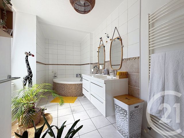 Appartement F5 à vendre - 4 pièces - 126.0 m2 - VALENTIGNEY - 25 - FRANCHE-COMTE - Century 21 Agence De La Gare