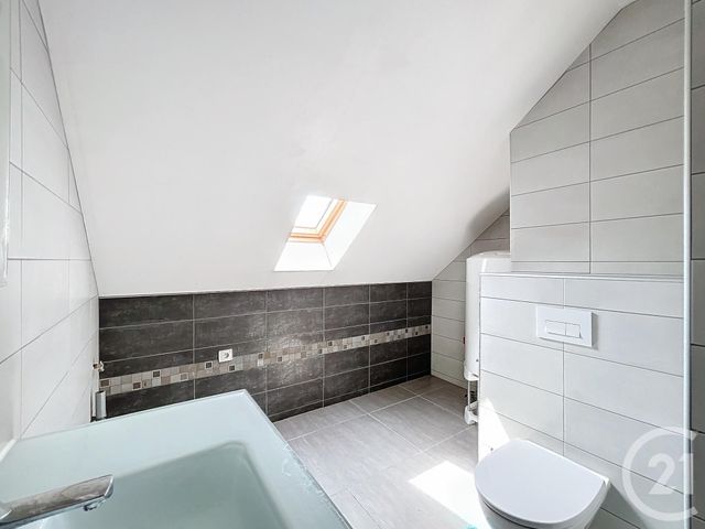 Appartement F4 à louer - 3 pièces - 80.0 m2 - BEAUCOURT - 90 - FRANCHE-COMTE - Century 21 Agence De La Gare