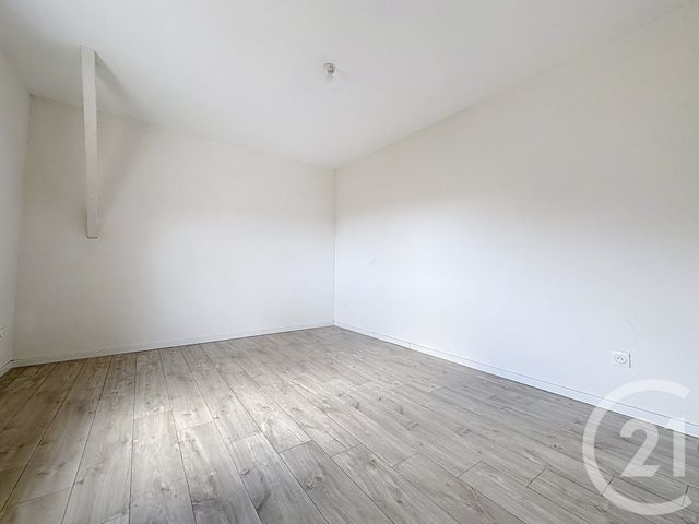 Afficher la photo en grand Appartement F3 à louer - 3 pièces - 75.0 m2 - CHAMPEY - 70 - FRANCHE-COMTE - Century 21 Agence De La Gare