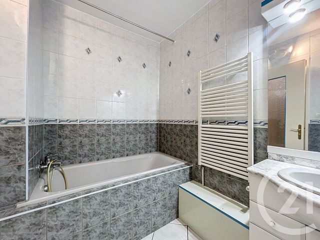 Afficher la photo en grand Appartement F4 à louer - 4 pièces - 73.0 m2 - AUDINCOURT - 25 - FRANCHE-COMTE - Century 21 Agence De La Gare