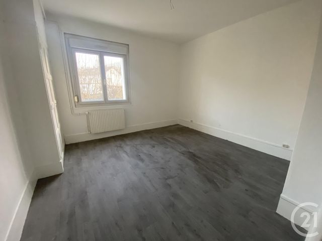 Appartement F4 à louer - 4 pièces - 77.0 m2 - GRAND CHARMONT - 25 - FRANCHE-COMTE - Century 21 Agence De La Gare