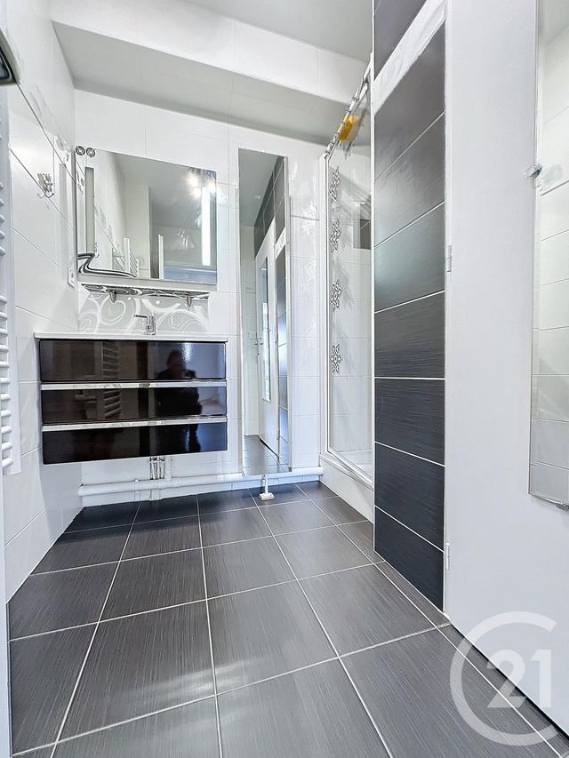 Appartement F4 à louer - 4 pièces - 82.0 m2 - AUDINCOURT - 25 - FRANCHE-COMTE - Century 21 Agence De La Gare