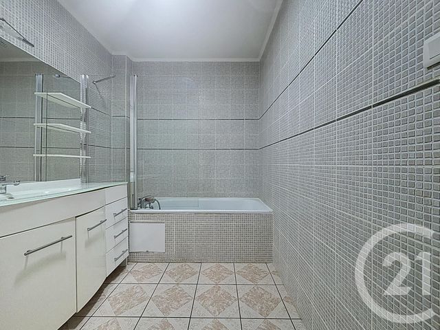 Appartement F5 à vendre - 5 pièces - 83.6 m2 - SOCHAUX - 25 - FRANCHE-COMTE - Century 21 Agence De La Gare