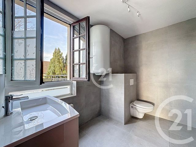 Appartement T4 à vendre - 4 pièces - 86.9 m2 - VALENTIGNEY - 25 - FRANCHE-COMTE - Century 21 Agence De La Gare