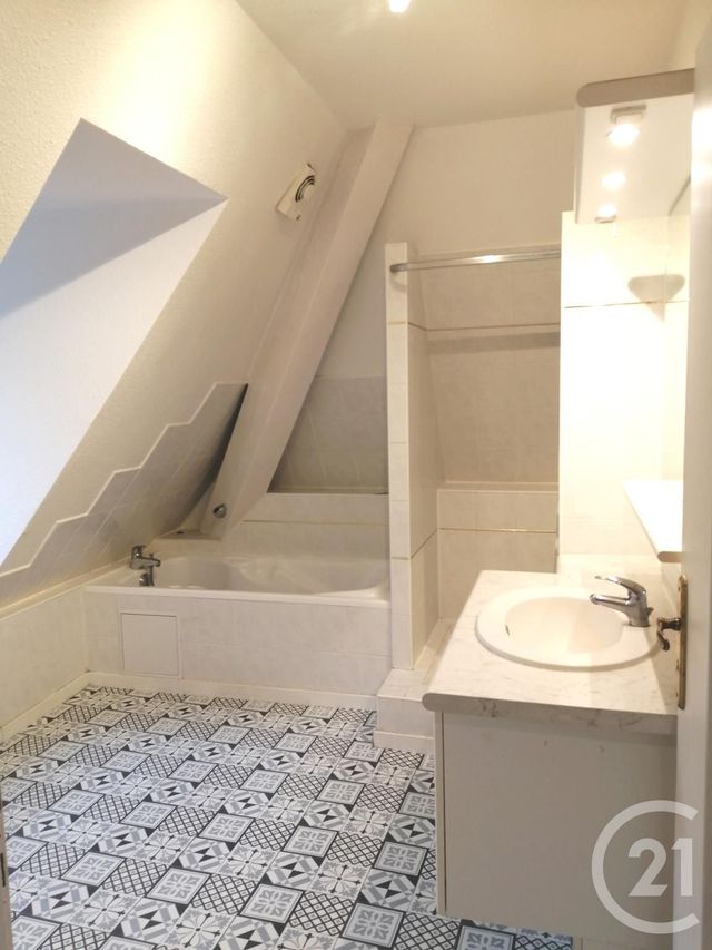 Appartement F3 à louer - 3 pièces - 80.0 m2 - SELONCOURT - 25 - FRANCHE-COMTE - Century 21 Agence De La Gare