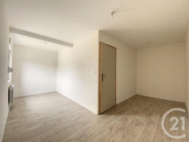 Appartement F3 à louer - 3 pièces - 75.0 m2 - CHAMPEY - 70 - FRANCHE-COMTE - Century 21 Agence De La Gare