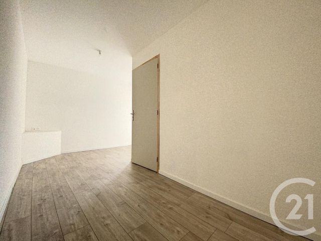 Appartement F3 à louer - 3 pièces - 75.0 m2 - CHAMPEY - 70 - FRANCHE-COMTE - Century 21 Agence De La Gare