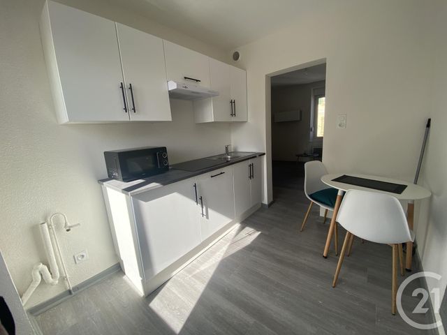 Appartement Studio à louer STE SUZANNE