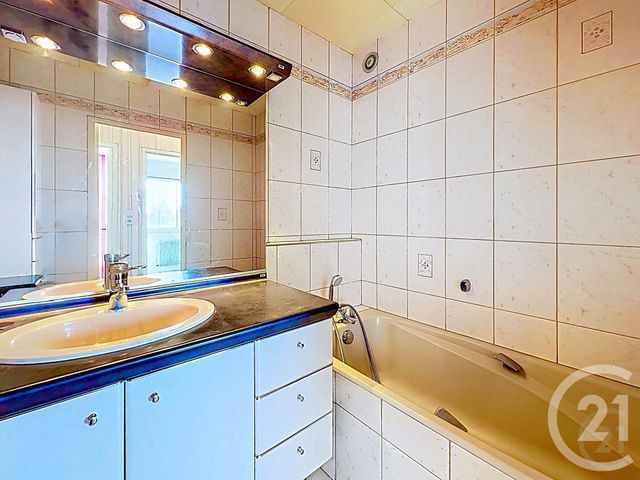 Appartement F4 à vendre - 4 pièces - 80.69 m2 - MONTBELIARD - 25 - FRANCHE-COMTE - Century 21 Agence De La Gare