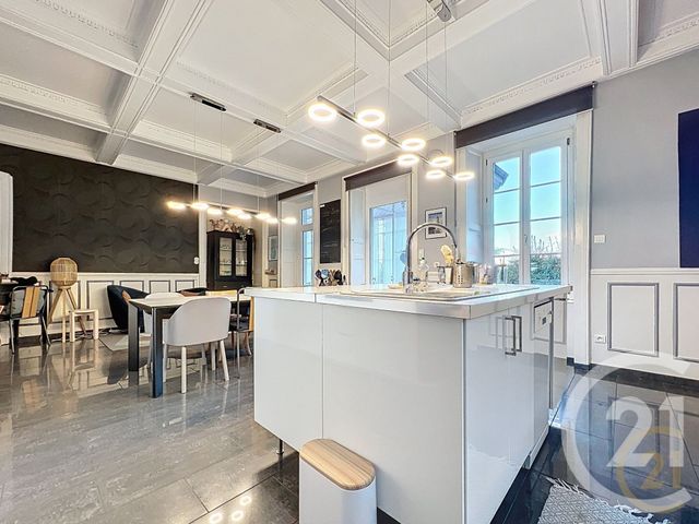 Appartement F5 à vendre - 5 pièces - 170.9 m2 - VALENTIGNEY - 25 - FRANCHE-COMTE - Century 21 Agence De La Gare