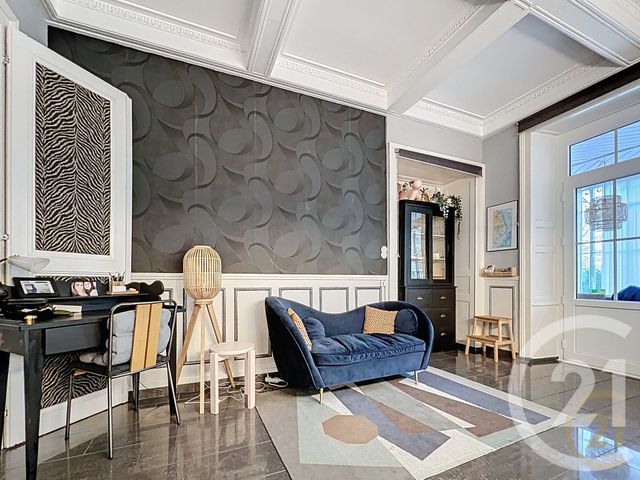 Appartement F5 à vendre - 5 pièces - 170.9 m2 - VALENTIGNEY - 25 - FRANCHE-COMTE - Century 21 Agence De La Gare