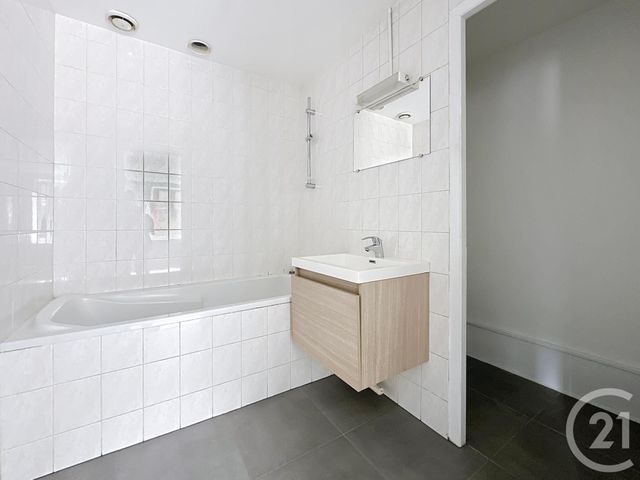 Appartement F2 à louer - 2 pièces - 58.0 m2 - MONTBELIARD - 25 - FRANCHE-COMTE - Century 21 Agence De La Gare