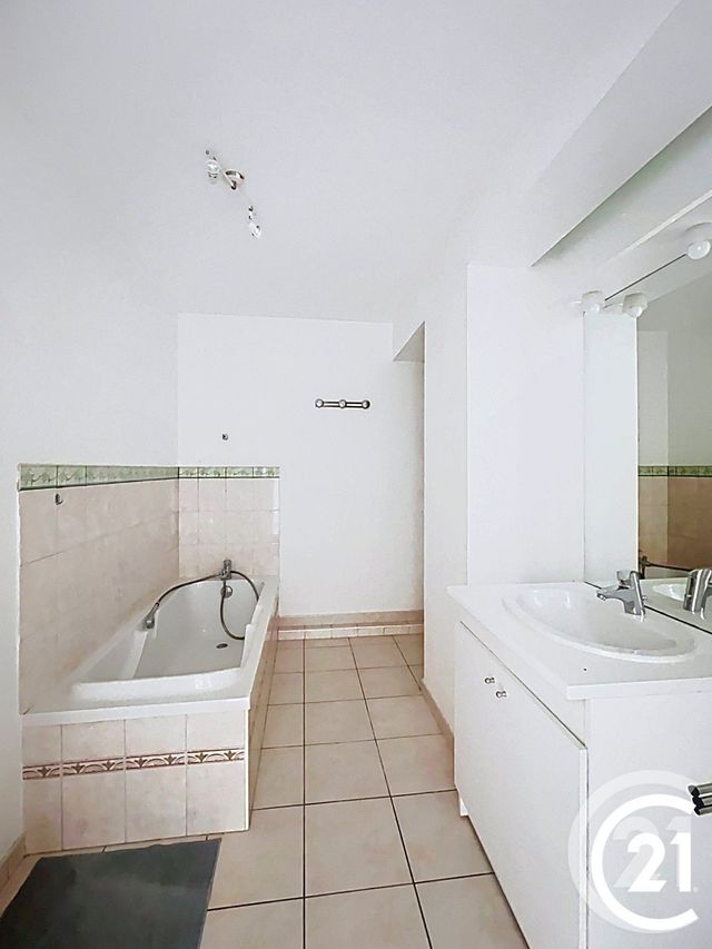 Appartement F5 à vendre - 5 pièces - 97.2 m2 - DASLE - 25 - FRANCHE-COMTE - Century 21 Agence De La Gare