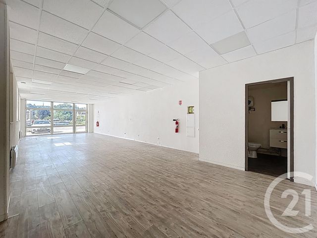 Appartement Local à louer - 1 pièce - 70.0 m2 - MONTBELIARD - 25 - FRANCHE-COMTE - Century 21 Agence De La Gare