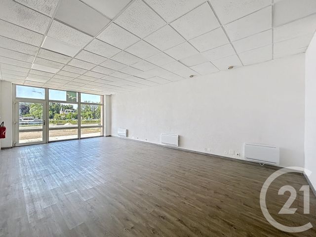 Appartement Local à louer - 1 pièce - 70.0 m2 - MONTBELIARD - 25 - FRANCHE-COMTE - Century 21 Agence De La Gare