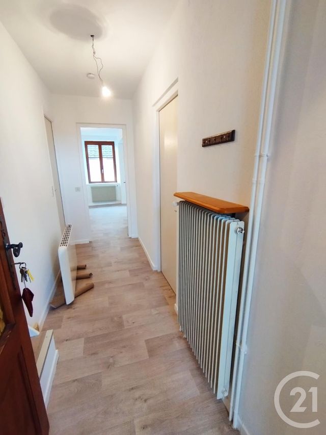 Appartement F4 à louer - 4 pièces - 87.59 m2 - VALENTIGNEY - 25 - FRANCHE-COMTE - Century 21 Agence De La Gare