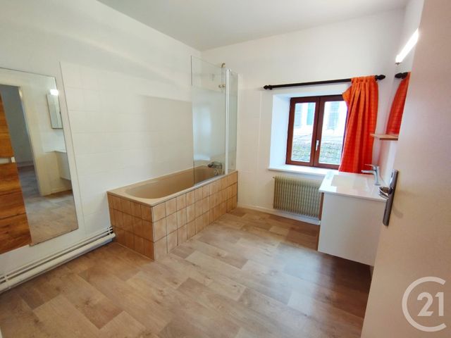 Appartement F4 à louer - 4 pièces - 87.59 m2 - VALENTIGNEY - 25 - FRANCHE-COMTE - Century 21 Agence De La Gare