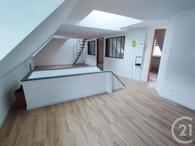 Appartement F3 à louer - 3 pièces - 75.0 m2 - BEAUCOURT - 90 - FRANCHE-COMTE - Century 21 Agence De La Gare