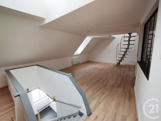Appartement F3 à louer - 3 pièces - 75.0 m2 - BEAUCOURT - 90 - FRANCHE-COMTE - Century 21 Agence De La Gare