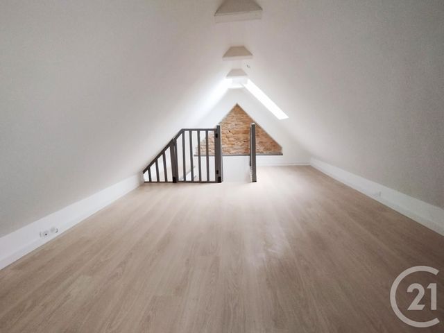 Appartement F3 à louer - 3 pièces - 75.0 m2 - BEAUCOURT - 90 - FRANCHE-COMTE - Century 21 Agence De La Gare