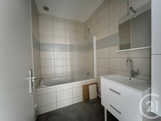 Appartement F4 à louer - 4 pièces - 75.0 m2 - COLOMBIER FONTAINE - 25 - FRANCHE-COMTE - Century 21 Agence De La Gare